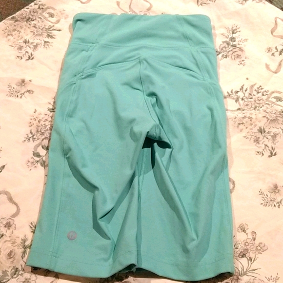 NWOT Lululemon On Pace Short *10" - Picture 7 of 12